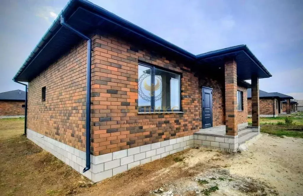 Дом в Белгородская область, Корочанский район, Мелиховское с/пос, с. ... - Фото 1