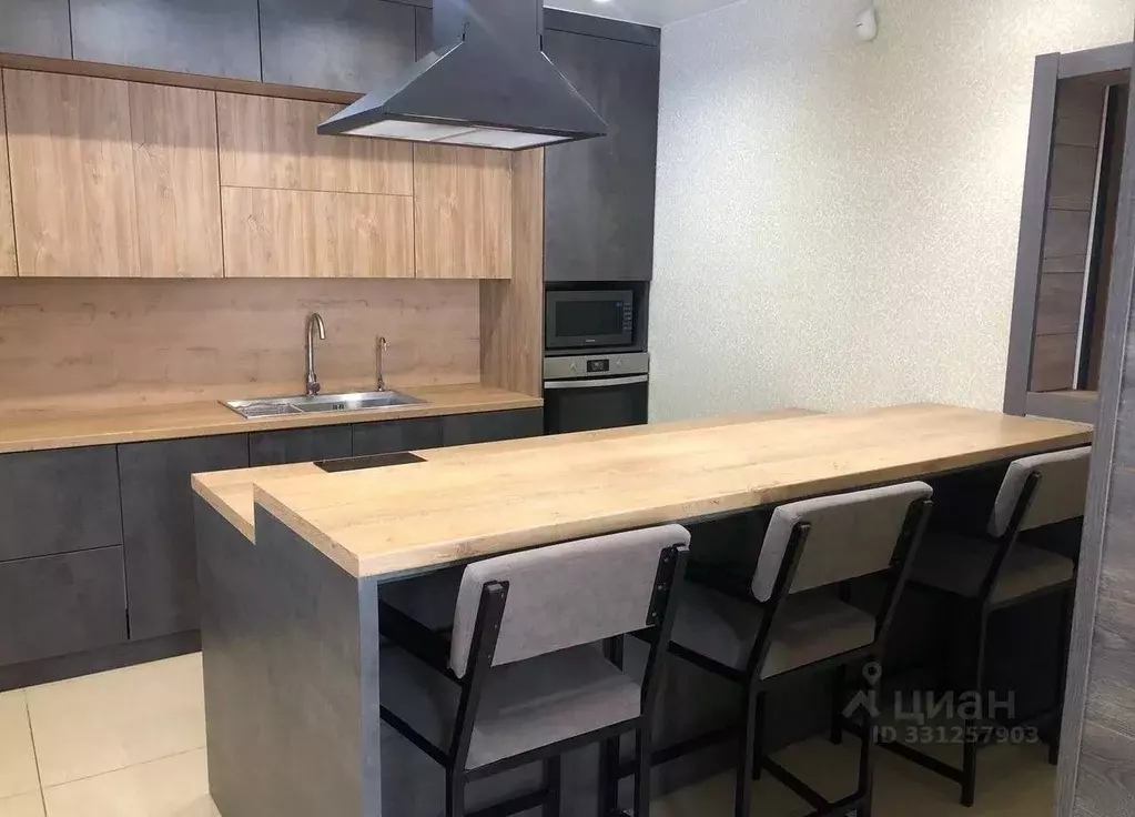 Дом в Иркутская область, Иркутск ул. Беловежская, 51 (180 м) - Фото 1