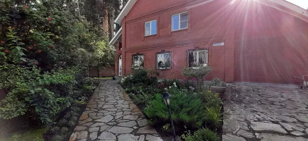 Дом в Свердловская область, Сысерть Октябрьская ул., 100 (434 м) - Фото 1