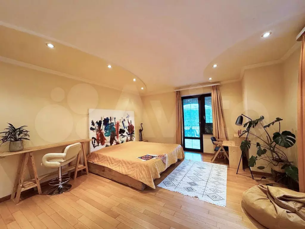 Комната 40 м в 3-к., 2/3 эт. - Фото 0