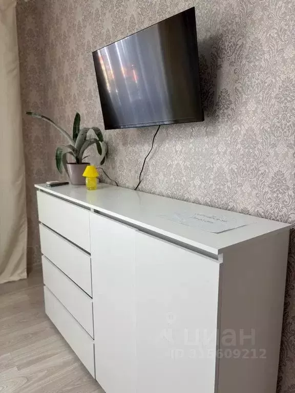 1-к кв. Волгоградская область, Волгоград ул. Расула Гамзатова, 7 (38.0 ... - Фото 1