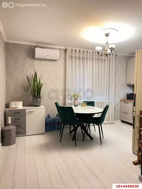 3-комнатная квартира: Краснодар, Ангарская улица, 1/6 (68 м) - Фото 0