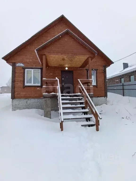 Дом в Башкортостан, Иглинский район, Акбердинский сельсовет, с. ... - Фото 1