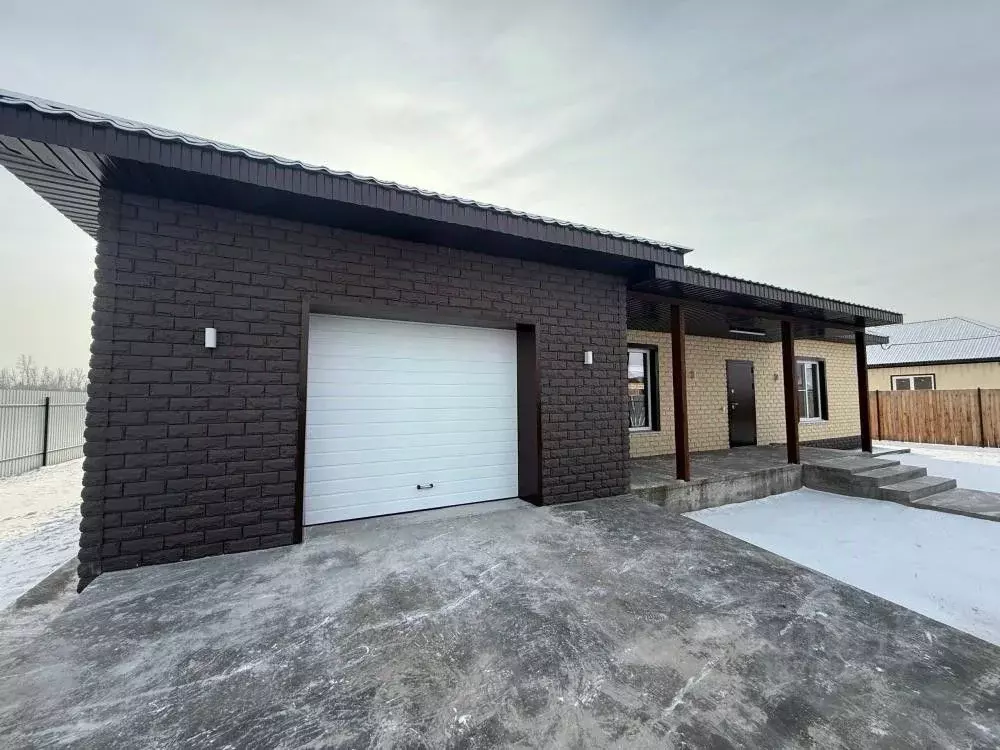 Дом в Хакасия, Усть-Абаканский район, пос. Тепличный  (185 м) - Фото 1