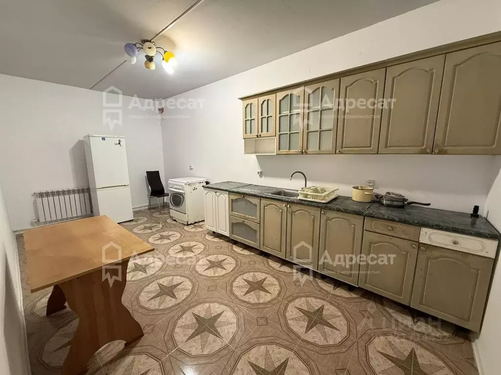 Дом в Волгоградская область, Волгоград Эльтонская ул. (120 м) - Фото 1