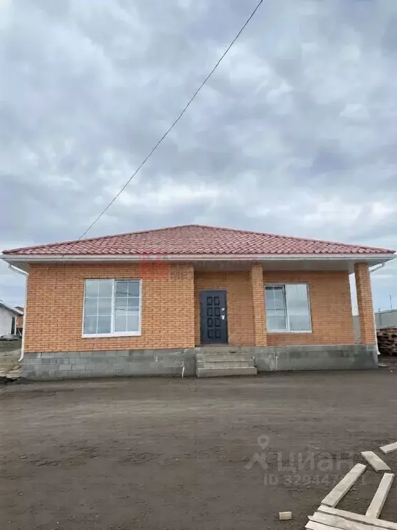 Дом в Белгородская область, Старооскольский городской округ, с. ... - Фото 1