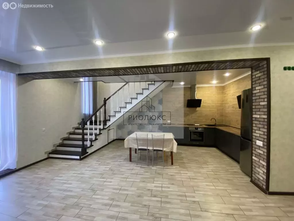 Дом в Якты-Куль, Озёрная улица, 4/1блок7 (200 м) - Фото 1