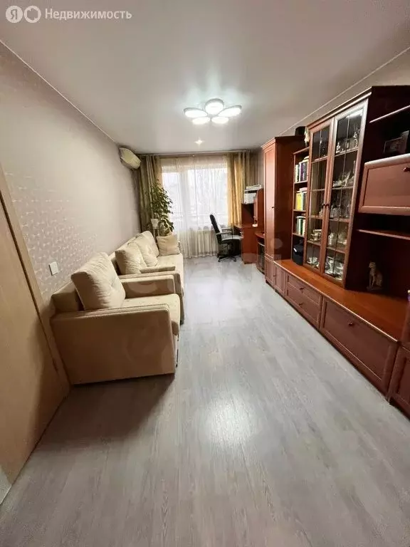 3-комнатная квартира: Саратов, улица имени В.Н. Симбирцева, 14 (60.4 ... - Фото 1