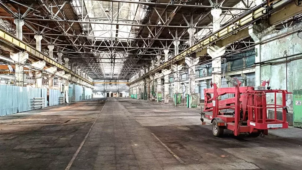 Аренда производственного помещения 3888м2 с кранами - Фото 1