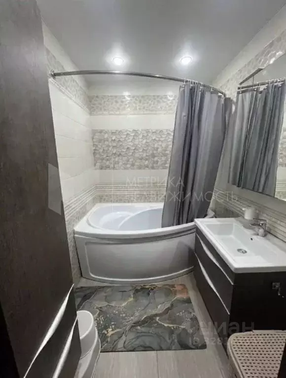 3-к кв. Тюменская область, Тюмень ул. Александра Митинского, 3 (86.7 ... - Фото 1