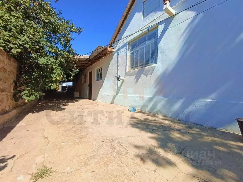 Дом в Крым, Сакский район, Митяевское с/пос, с. Листовое пер. Школьный ... - Фото 2