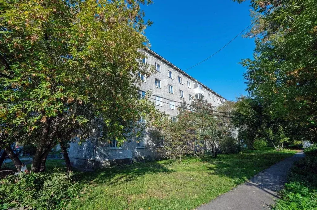 2-к кв. Свердловская область, Екатеринбург ул. Большакова, 99 (42.3 м) - Фото 0