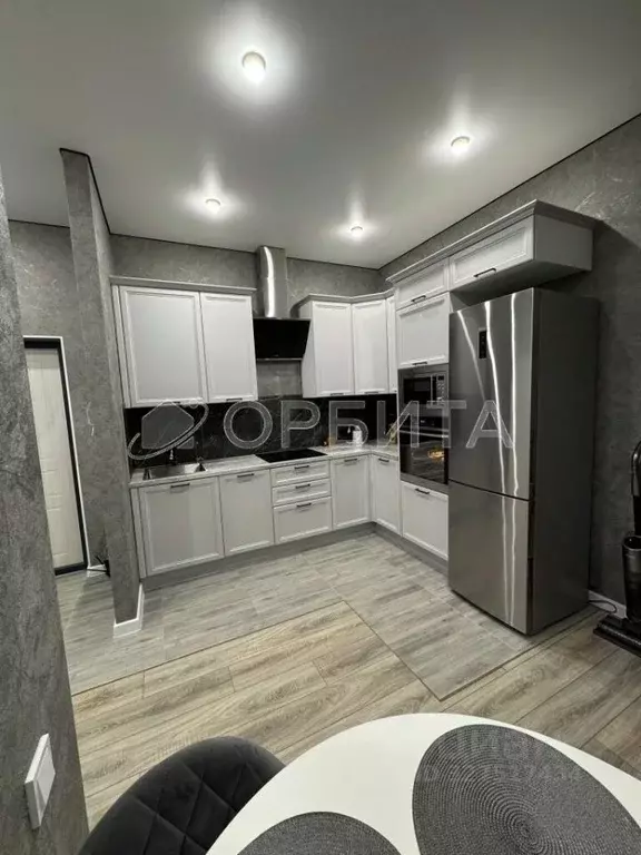 2-к кв. Тюменская область, Тюмень ул. Сергея Свиридова, 7 (60.2 м) - Фото 2