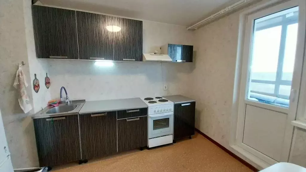 3-к кв. Ленинградская область, Тихвин ул. Ярослава Иванова, 1 (68.0 м) - Фото 0