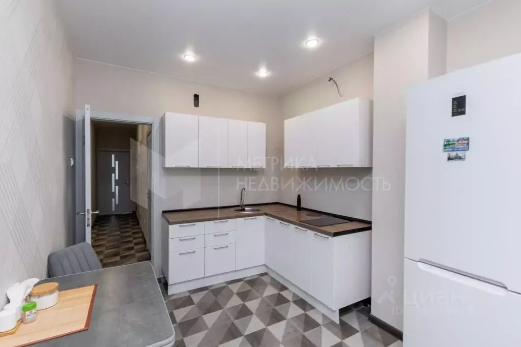 2-к кв. Тюменская область, Тюмень ул. Ветеранов Труда, 9Ак2 (63.3 м) - Фото 1