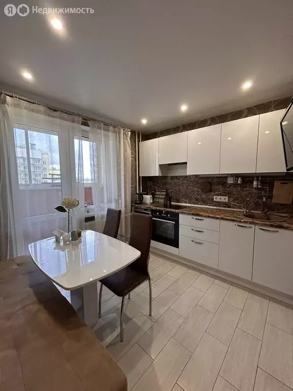 2-комнатная квартира: Киров, Чистопрудненская улица, 12 (57.5 м) - Фото 0