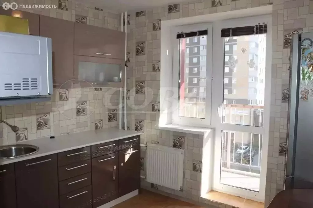 2-комнатная квартира: Тюмень, улица Станислава Карнацевича, 7 (46.8 м) - Фото 1