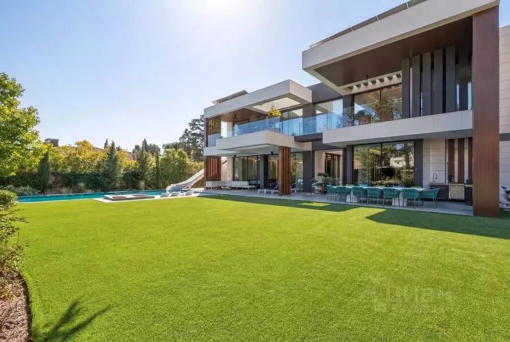 Дом в Краснодарский край, Сочи Яна Фабрициуса мкр,  (250 м) - Фото 1