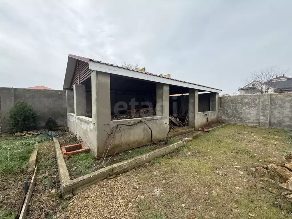 Дом в Крым, Сакский район, Штормовское с/пос, с. Поповка ул. ... - Фото 1