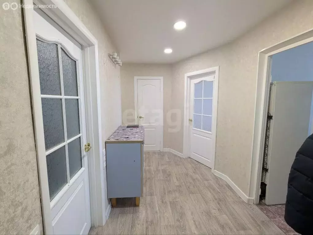 3-комнатная квартира: Сарапул, Северный жилой район, Трактовая улица, ... - Фото 2