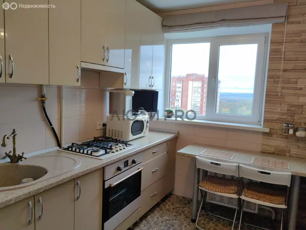 3-комнатная квартира: Уфа, улица Чудинова, 5 (61 м) - Фото 1