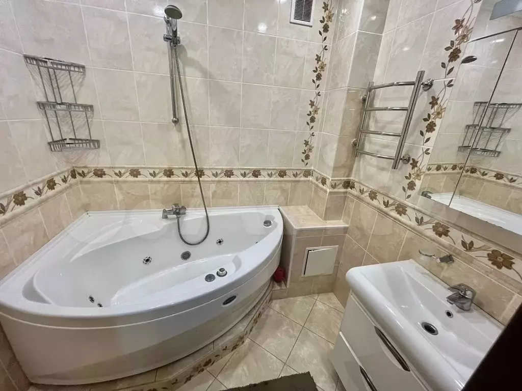 2-к. квартира, 79 м, 3/9 эт. - Фото 0