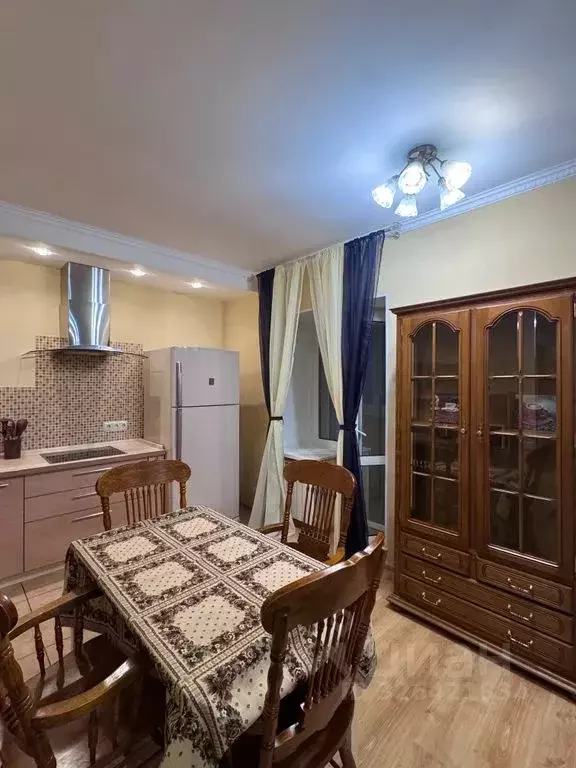 1-к кв. Омская область, Омск ул. 70 лет Октября, 15 (50.0 м) - Фото 1