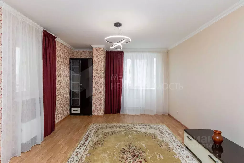 2-к кв. Тюменская область, Тюмень ул. Самарцева, 8 (86.2 м) - Фото 1