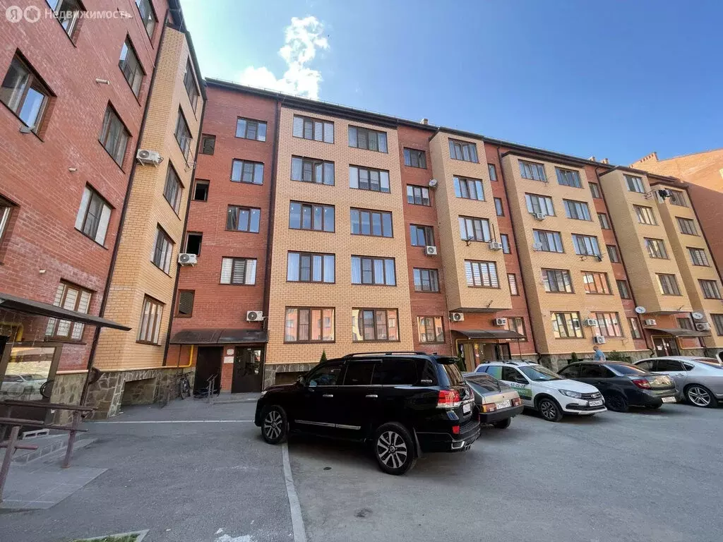 3-комнатная квартира: Владикавказ, улица Курсантов-Кировцев, 29к5 (118 ... - Фото 0