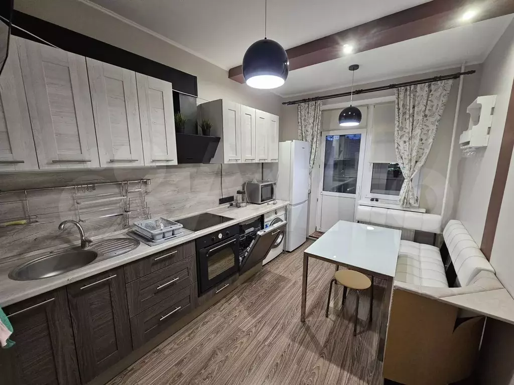1-к. квартира, 40 м, 1/3 эт. - Фото 0