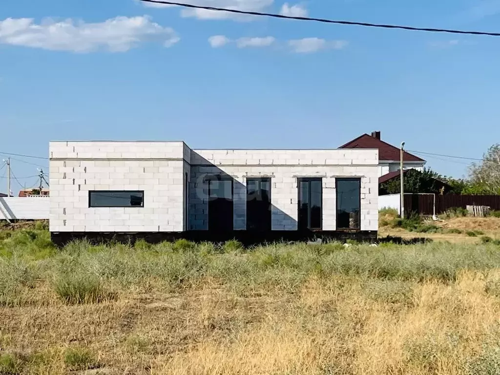 Дом в Астраханская область, Приволжский район, пос. Первое Мая ул. ... - Фото 1