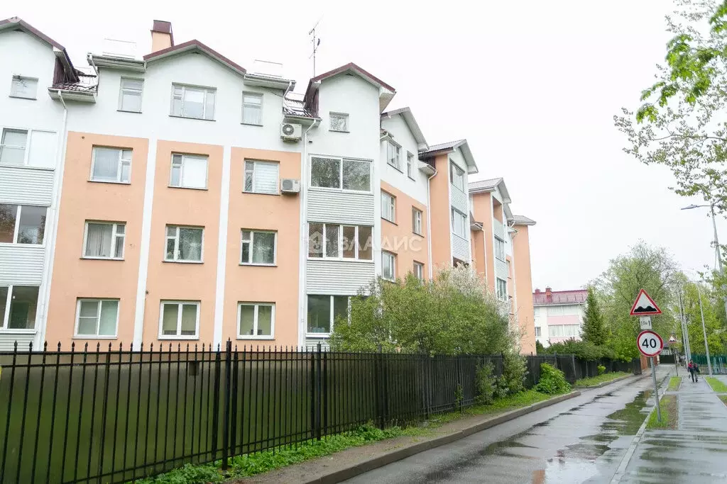 3-комнатная квартира: Санкт-Петербург, 3-я линия 1-й половины, 53 ... - Фото 1