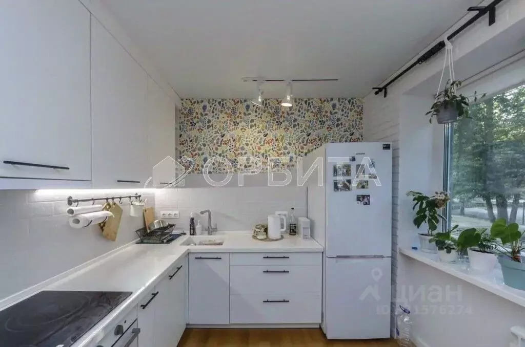 2-к кв. Тюменская область, Тюмень ул. Пермякова, 31 (46.6 м) - Фото 0