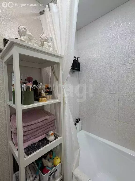 3-комнатная квартира: Санкт-Петербург, улица Софьи Ковалевской, 18 (60 ... - Фото 1