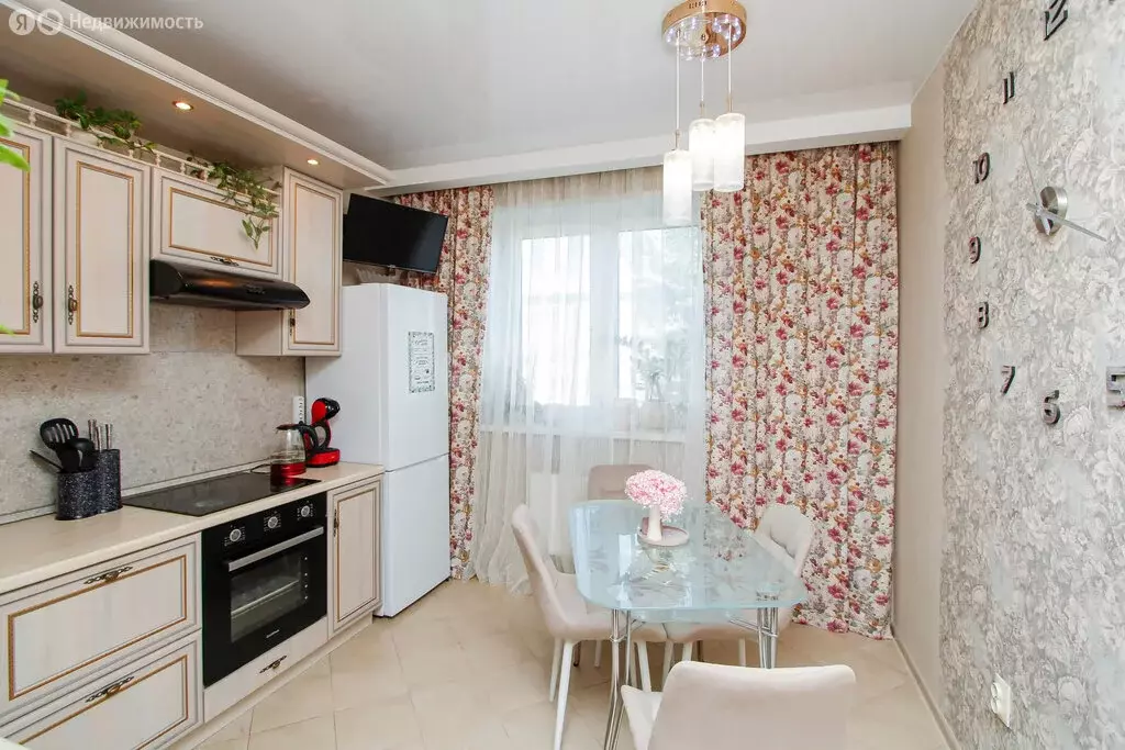 2-комнатная квартира: Тюмень, улица Бакинских Комиссаров, 3 (48.4 м) - Фото 2