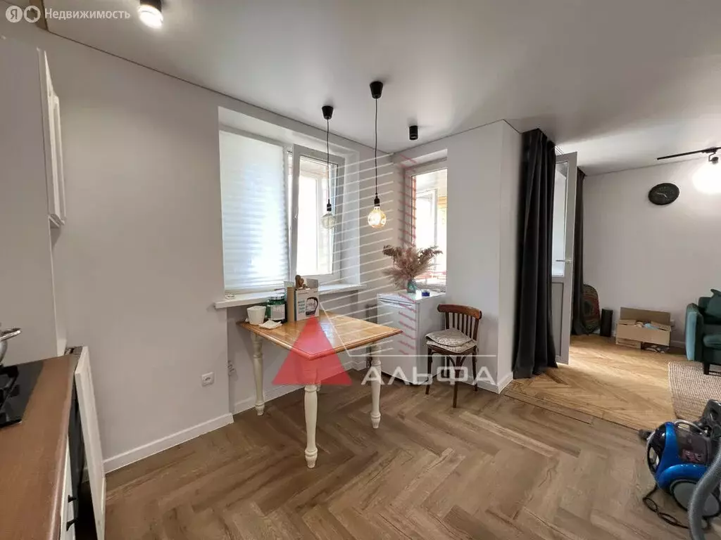 2-комнатная квартира: Евпатория, проспект Победы, 52 (50 м) - Фото 1