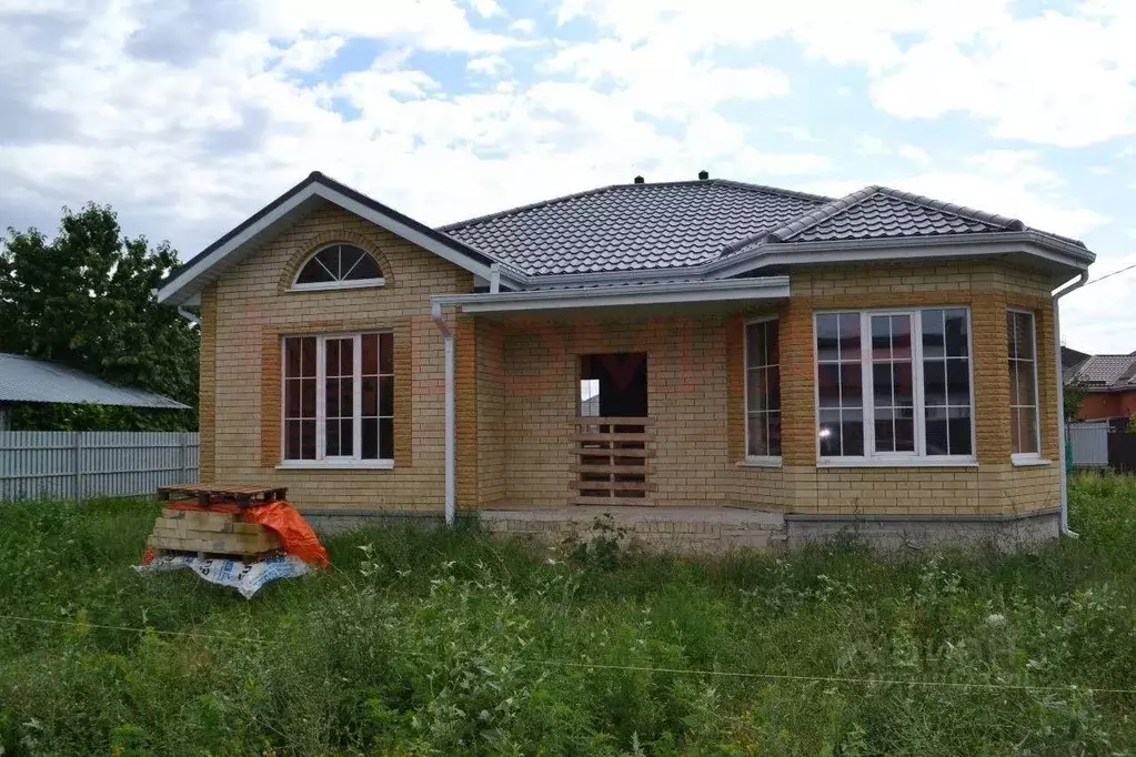Дом в Ростовская область, Волгодонск Песчаная ул., 86 (150 м) - Фото 0