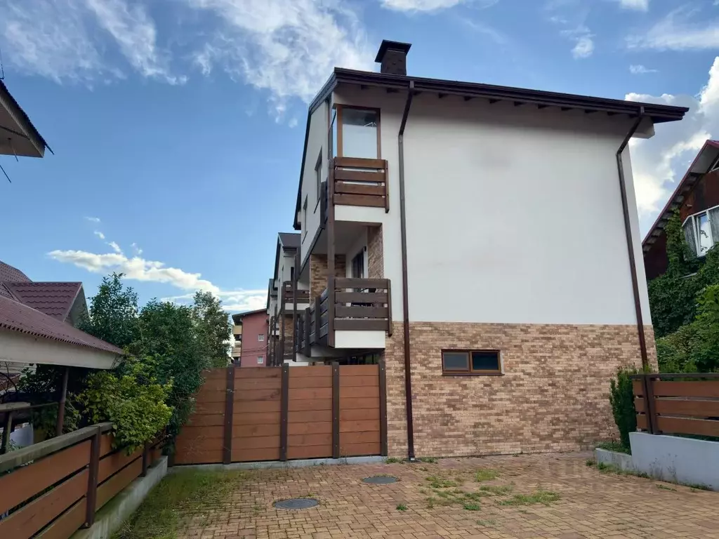 Дом в Краснодарский край, Сочи Красная Поляна пгт, ул. Защитников ... - Фото 1