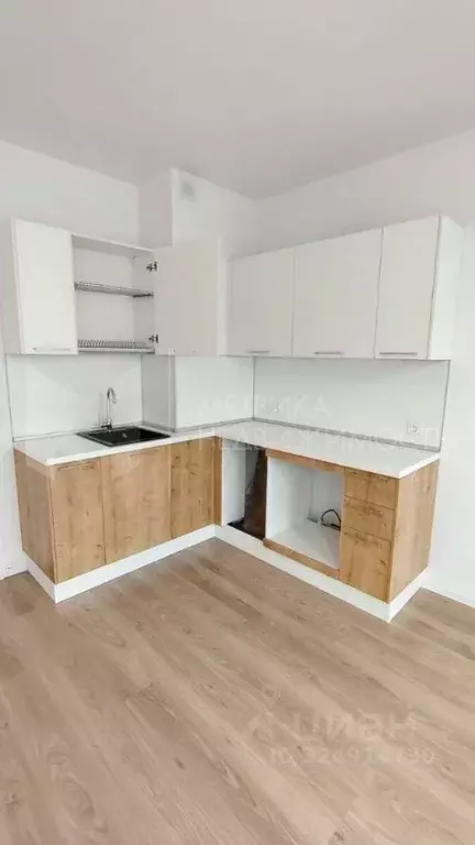 Студия Тюменская область, Тюмень ул. Юрия Рогачева, 11к2 (22.7 м) - Фото 1