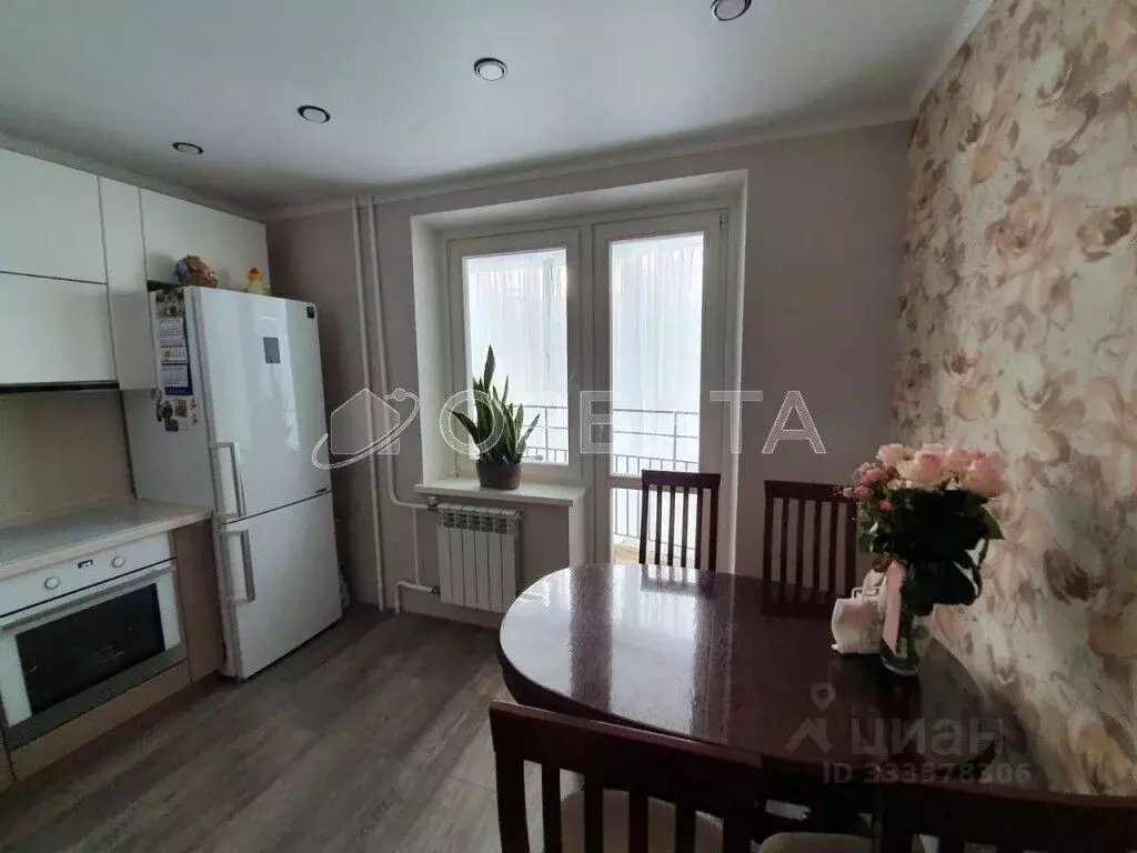 2-к кв. Тюменская область, Тюмень ул. Федюнинского, 58к2 (58.7 м) - Фото 2