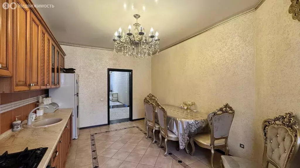 4-комнатная квартира: Владикавказ, улица Астана Кесаева, 23А (135.4 м) - Фото 2