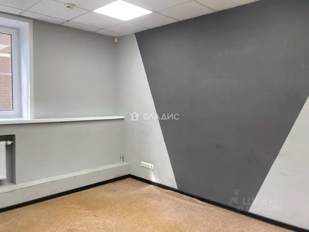 Офис в Коми, Сыктывкар ул. Малышева, 23 (18 м) - Фото 1