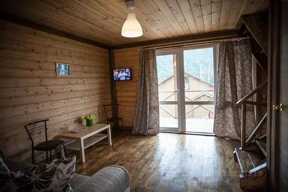 Дом в Алтай, Чемальский район, Узнезинское с/пос, с. Узнезя ул. ... - Фото 0