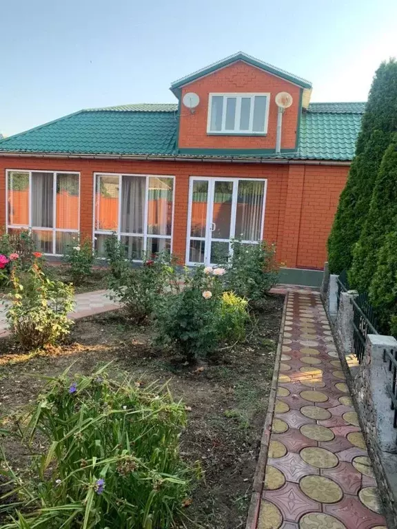 Дом в Чеченская республика, Гудермес ул. Ватутина, 230 (600 м) - Фото 1