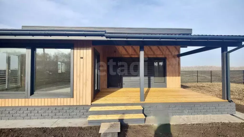 Дом в Омская область, Омский район, Пушкинское с/пос, д. Ракитинка ул. ... - Фото 1