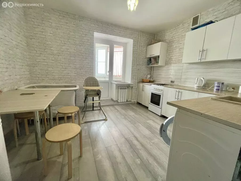 2-комнатная квартира: Батайск, улица Воровского, 21 (66 м) - Фото 1