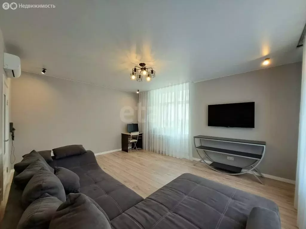 3-комнатная квартира: Ставрополь, улица Генерала Маргелова, 7/2 (90 м) - Фото 0