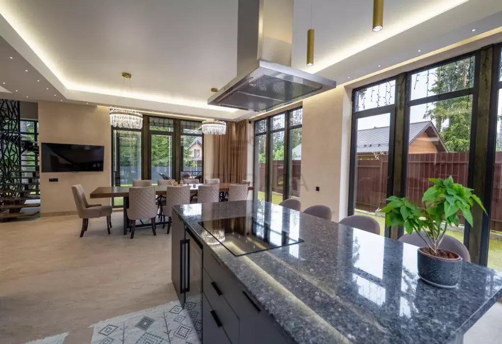 Дом в Ленинградская область, Всеволожск пер. Веры Пановой, 10 (255 м) - Фото 1