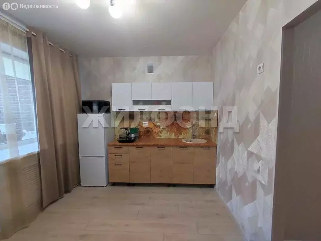 1-комнатная квартира: Бердск, улица Красная Сибирь, 100 (42 м) - Фото 0