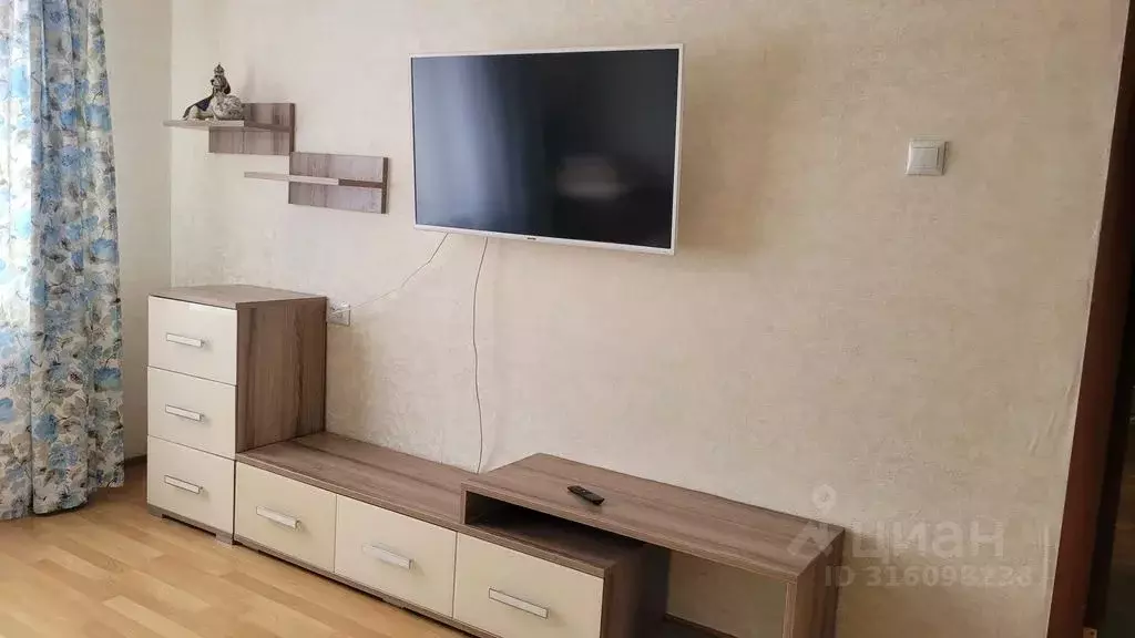 3-к кв. Удмуртия, Ижевск ул. А.Н. Сабурова, 11 (60.0 м) - Фото 0